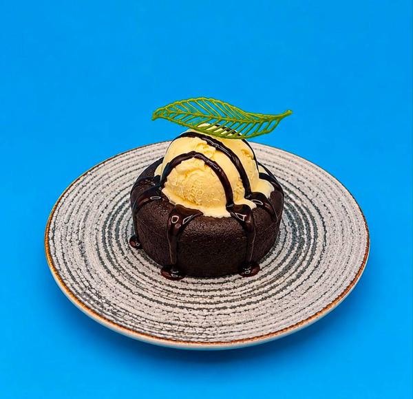 88. Lava Cake cu Înghețată de Vanilie